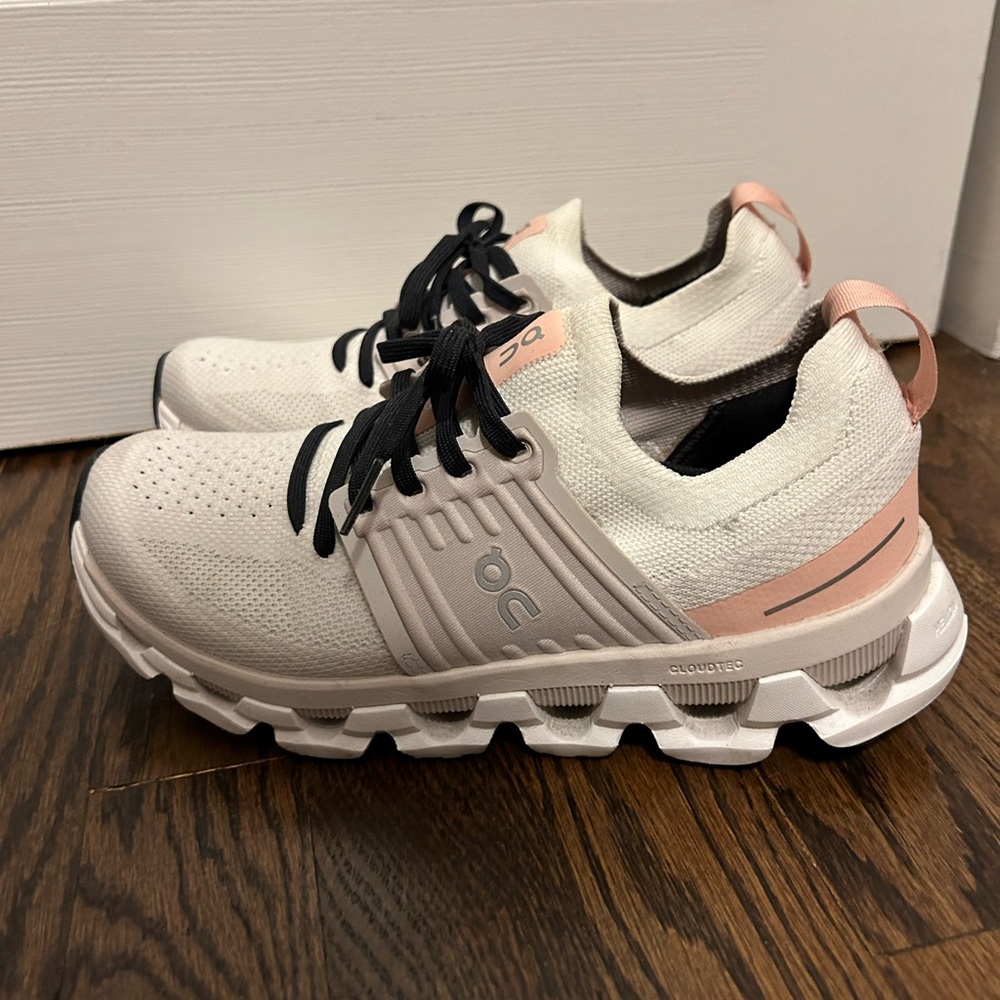 On cloud swift ivory/rose size 6.5